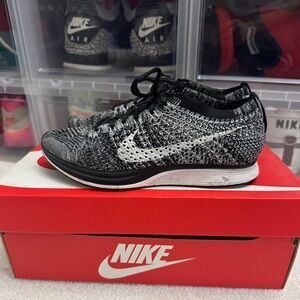 Nike Flyknit Racer – Black/White – Slim Flyknit Runner